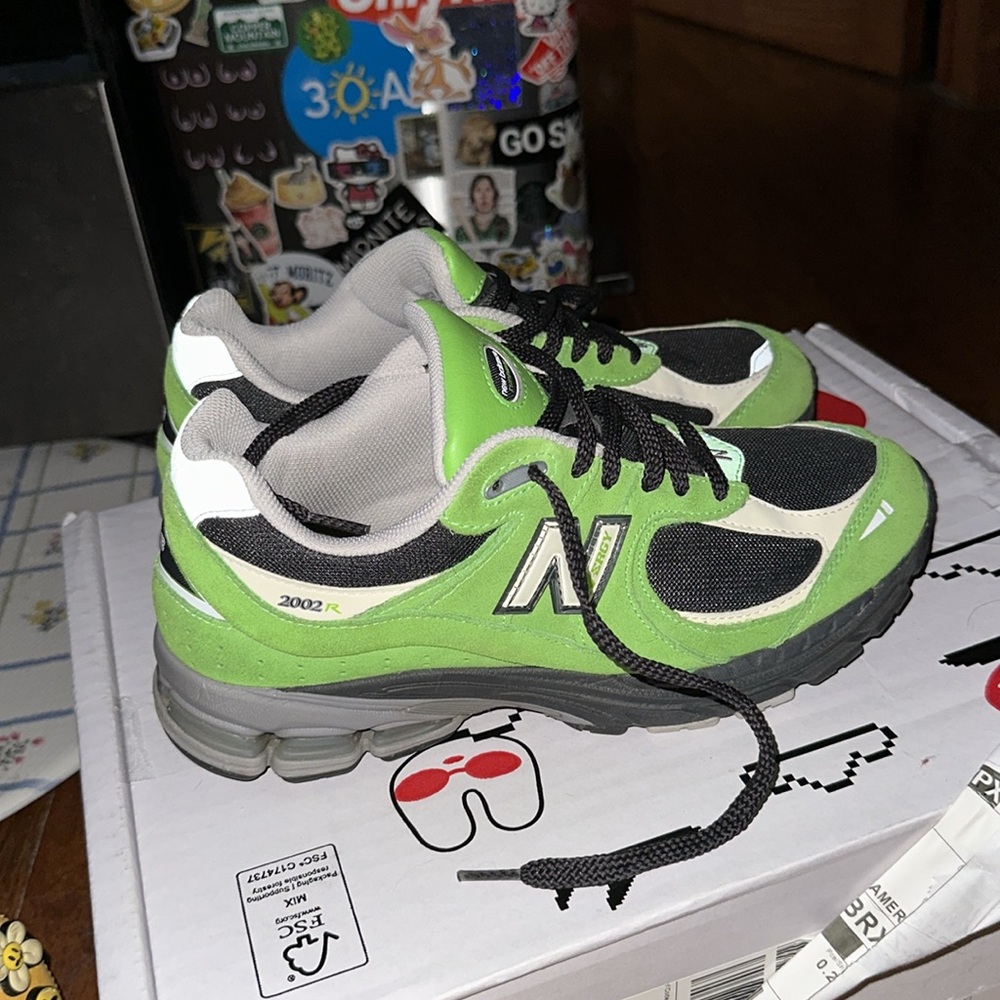 New Balance 2002r View 2